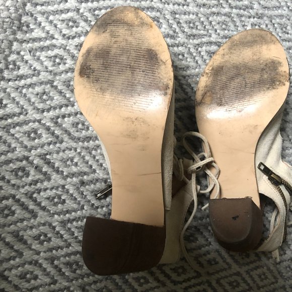 Steve Madden Women's Nilunda Lace-Up Sandals in Cream Suede.  6.5B - Picture 6 of 8